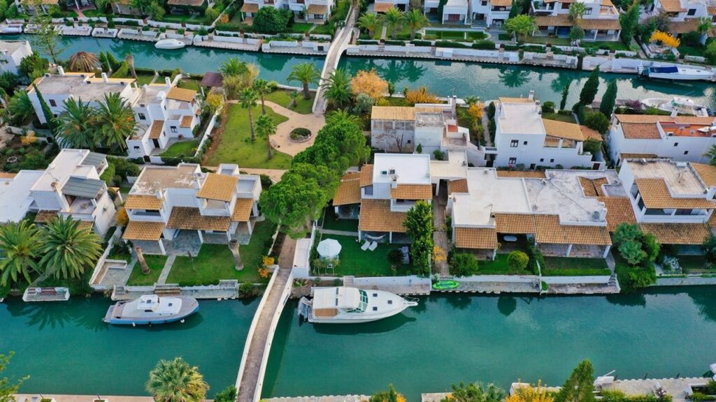 Porto Hydra canal villa rental