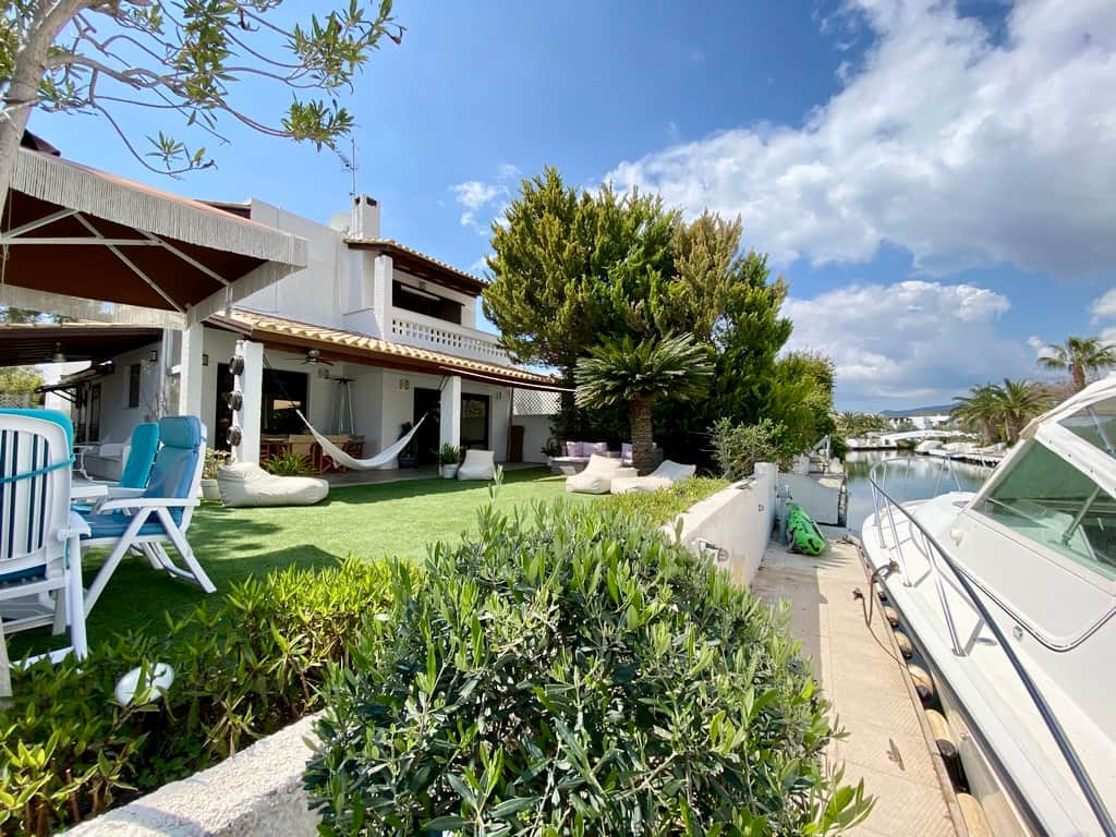 DOCK VILLA - DOCKING