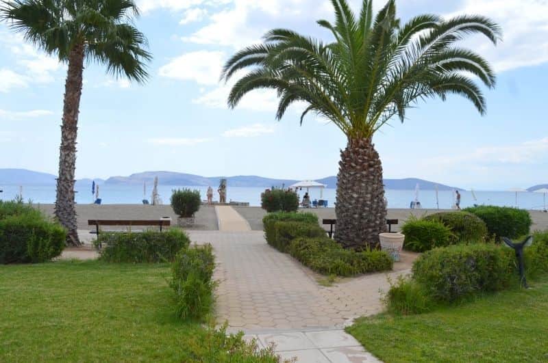 DOCK VILLA - IDEAL SPACIOUS PLAY FIELDS FOR KIDS