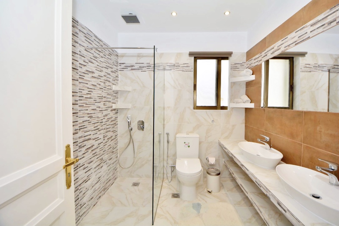 PENTHOUSE - BATHROOM