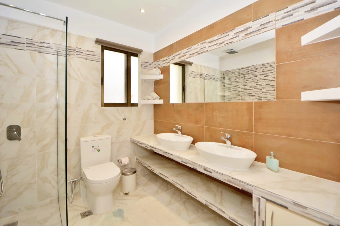 PENTHOUSE - BATHROOM
