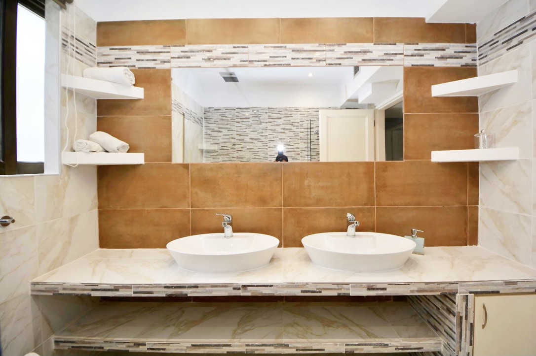 PENTHOUSE - BATHROOM