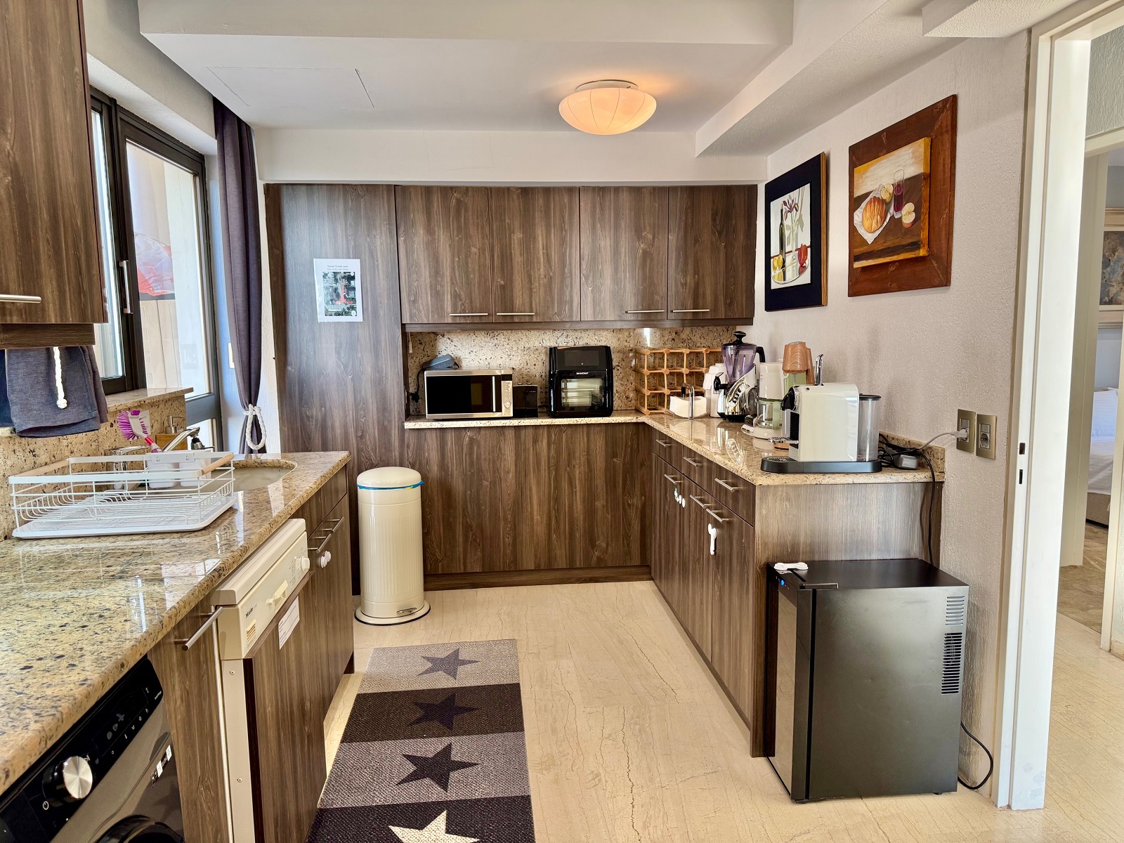 PENTHOUSE - KITCHEN