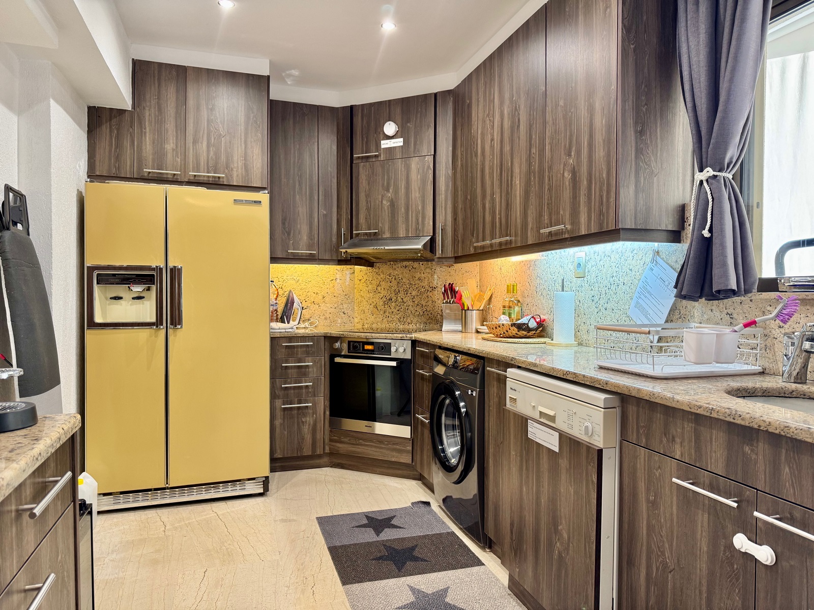 PENTHOUSE - KITCHEN