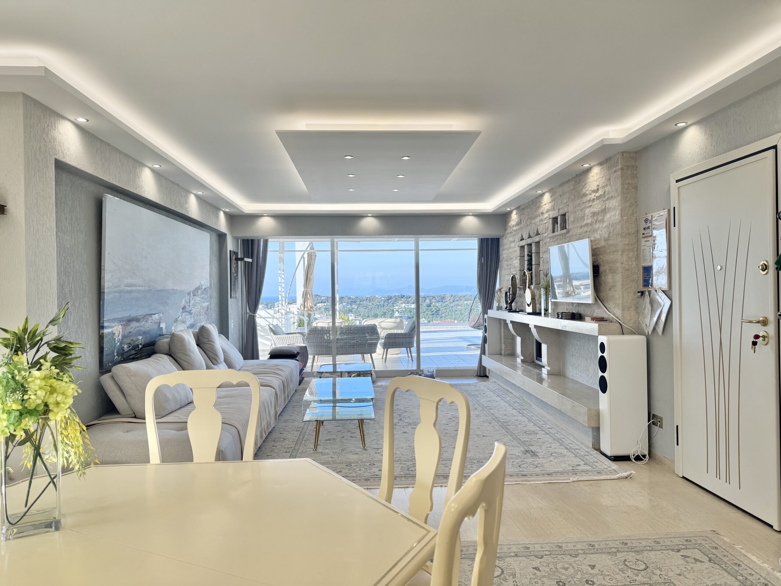 PENTHOUSE - LIVING ROOM VIEW