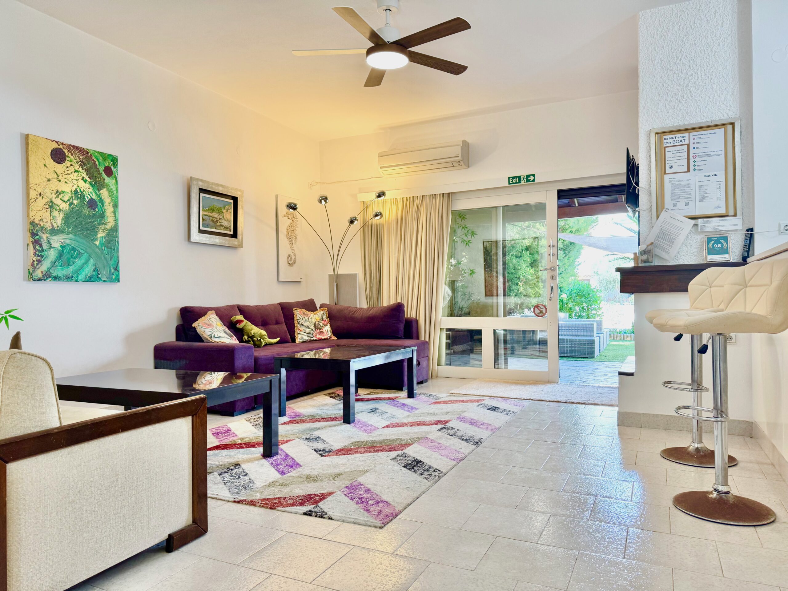 DOCK VILLA - LIVING ROOM