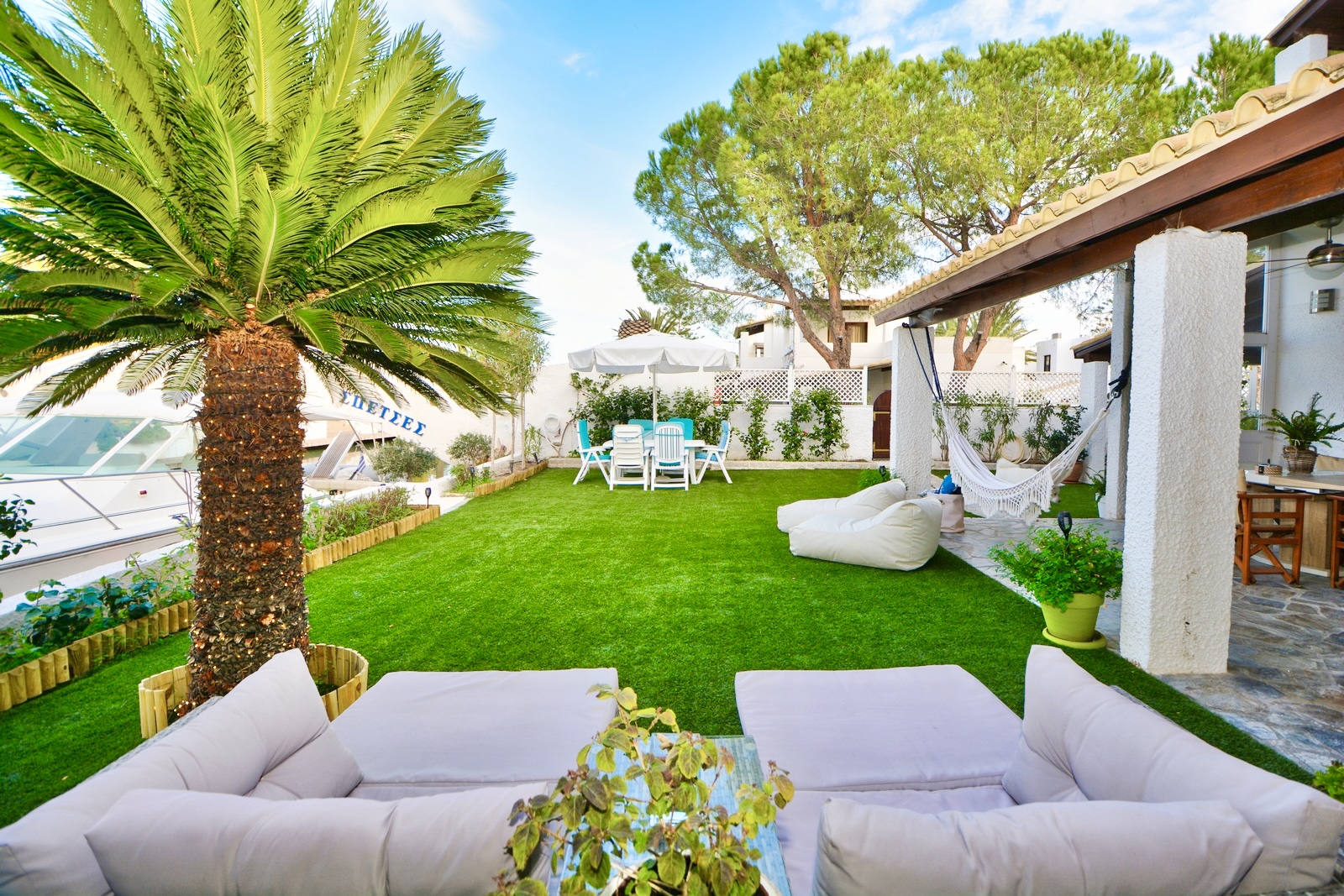 DOCK VILLA - GARDEN LOUNGE